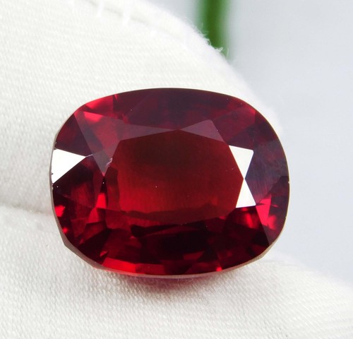 Gemma sciolta rubino rosso