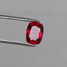 Cuscino naturale rubino sangue